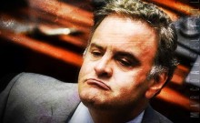 Aécio ressurge das cinzas para melar o projeto de anistia e tentar ressuscitar um morto