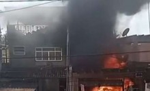Incêndio de grandes proporções destrói empresa no Rio (veja o vídeo)