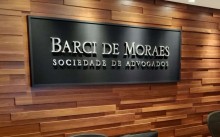 “Bomba” que caiu no escritório Barci de Moraes já representa prejuízo de 150 milhões de dólares, diz Eduardo (veja o vídeo)