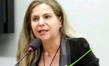 Deputada petista recusa acordo e permanece presa