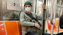 Um dos mais famosos atores da história do cinema é flagrado disfarçado no metrô de Nova York