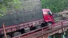 Ponte desaba no Maranhão e caminhão é arrastado pelo rio (veja o vídeo)