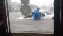 URGENTE: Em cenas de terror, água avança sobre as ruas no litoral (veja o vídeo)