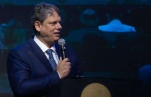 “Sonho de consumo” de petistas e tucanos explica os ataques a Tarcísio e engana a direita