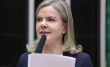 Gleisi se manifesta após "chapéu" de senador petista que pode derrotar Lula no Congresso