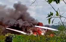 URGENTE: Avião com parlamentares faz pouso forçado e pega fogo (veja o vídeo)