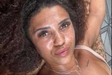 Mulher sai na “porrada” com agentes de segurança, distribui socos e pontapés e vídeo viraliza (veja o vídeo)