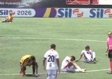 Inesperadamente, partida de futebol é interrompida e o motivo é inusitado (veja o vídeo)