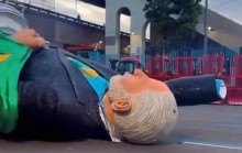 A Terra dos Papagaios é uma grande avacalhação: Desfile de escola de samba vira marco na exaltação à corrupção