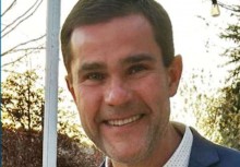 Prefeito é preso após ser flagrado cheirando calcinhas de adolescente