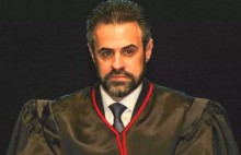 Questionado sobre “penduricalhos”, chefe do MP que torrou R$ 153 milhões em 2025, “foge” da imprensa (veja o vídeo)