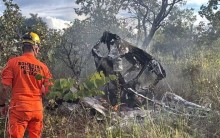 Avião pega fogo e cai logo após decolagem em Goiás