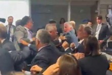 Imagens lamentáveis da confusão dentro do Congresso com a quebra de sigilo de Lulinha (veja o vídeo)