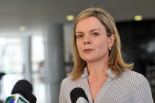 Gleisi diz que quebra de sigilo de Lulinha na CPMI foi golpe, mas “surta” com decisão do STF