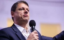 Tarcísio se manifesta sobre classificação do PCC e CV como organizações terroristas (veja o vídeo)