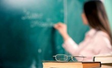 Professora chama aluno de “preto” e é condenada a quase 10 anos de prisão por injuria racial