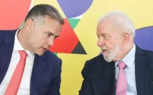 Ministro de Lula não consegue esconder a "fúria" com greve dos caminhoneiros que deve parar o país