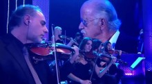 Cantor italiano famoso por "Sapore di Sale" morre aos 91 anos