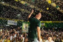 Habilidoso, Flávio constrói na pré-campanha uma estrutura 3 vezes maior que a do pai em 2022