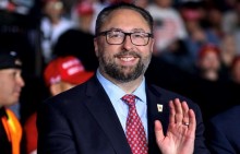 Braço direito de Trump publica tenebrosa “foto” de Moraes e deixa a web em alvoroço