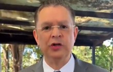 Sóstenes explica o estranho abraço em Jorge Messias (veja o vídeo)