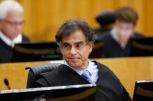 As incoerências e hipocrisias de um "vermelho" que preside um tribunal superior
