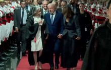 A República das bananas: Lula chega ao TSE de mãos dadas com Cármen Lúcia e Janja