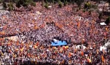 Multidão de mais de 200 mil pessoas sai às ruas em Madri e pede a renúncia de Pedro Sánchez