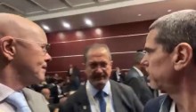 URGENTE: Jornalista é expulso do Gilmarpalooza pela Polícia Federal (veja o vídeo)