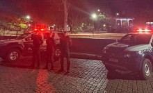 Jovem é preso por tráfico e diz que policiais introduziram "cabo de vassoura" em seu ânus
