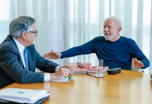 Em notícia chocante e "sinal de alerta", ministro de Lula se obriga a falar sobre a vacina