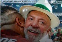 Músico que fez samba-enredo para Lula é assaltado no RJ, pede ajuda e recebe dolorida resposta de internauta