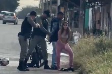 Mulher é abordada pela PM e retira pistola da vagina (veja o vídeo)