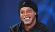Aos 46 anos, Ronaldinho assina com clube italiano e retorna ao futebol