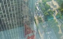 Surgem imagens do acidente de avião que atingiu o mais alto prédio de Pequim (veja o vídeo)