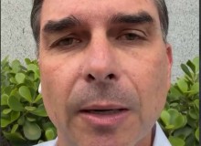URGENTE: Flávio diz que seu pai "não sabia e nem quis assistir" vídeo de Michelle