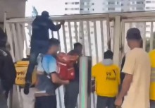 Grupo invade condomínio após motoboy dizer que foi agredido (veja o vídeo)
