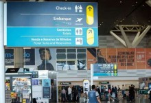 Músico da banda de famoso cantor sertanejo é surpreendido em aeroporto com mandado de prisão