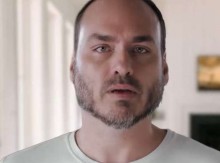 Carlos publica mensagem emocionante neste Dia dos Pais longe de seu pai (veja o vídeo)