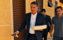 Com um simples gesto, Flávio dá lição em Moraes após decisão contra jornalista (veja o vídeo)