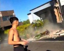 Família consegue deixar residência poucos segundos antes do imóvel desabar (veja o vídeo)