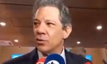 URGENTE: Haddad quase "chora" ao relatar abordagem de viatura com fuzis na porta de casa (veja o vídeo)