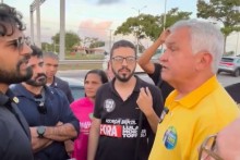 PF tenta conter protesto contra Lula e esbarra em general (veja o vídeo)