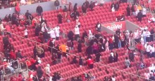 Cenas de selvageria no Beira-Rio após Inter sofrer derrota para o Santos e se afundar no Brasileirão (veja o vídeo)