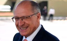 Alckmin perde completamente o pudor e pede voto para o operador do mensalão