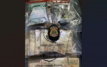 URGENTE: PF vai até a casa de deputado e encontra celular e dinheiro escondido no esgoto