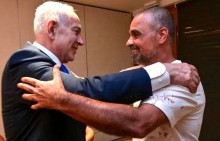 Netanyahu recebe o "herói" que dominou terrorista e salvou avião com mais de 170 passageiros (veja o vídeo)