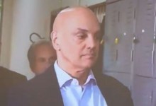 Moraes é flagrado com semblante de "tensão" enquanto esperava para votar