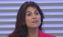 Manuela chora...