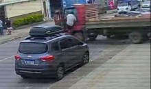 Homem pula em carreta sem motorista, consegue freá-la e evita tragédia em SP (veja o vídeo)